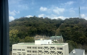 ホテルの窓から望む松山城と萬翠荘☆